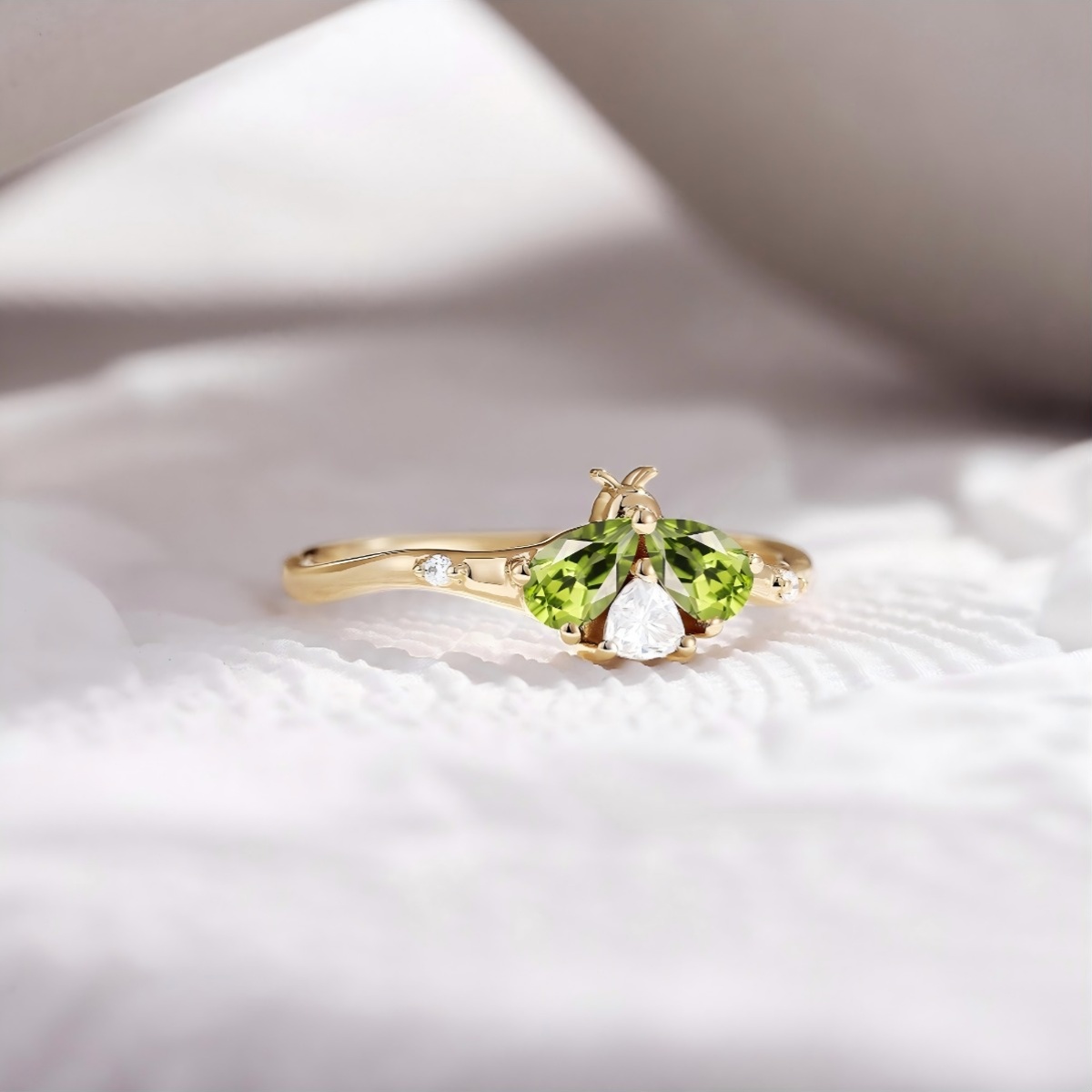 Men's Elegant Insect Motif Dainty Ring with Bee Design